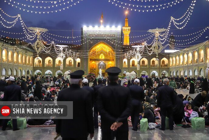 تصاویر/ ضیافت افطاری در حرم مطهر رضوی