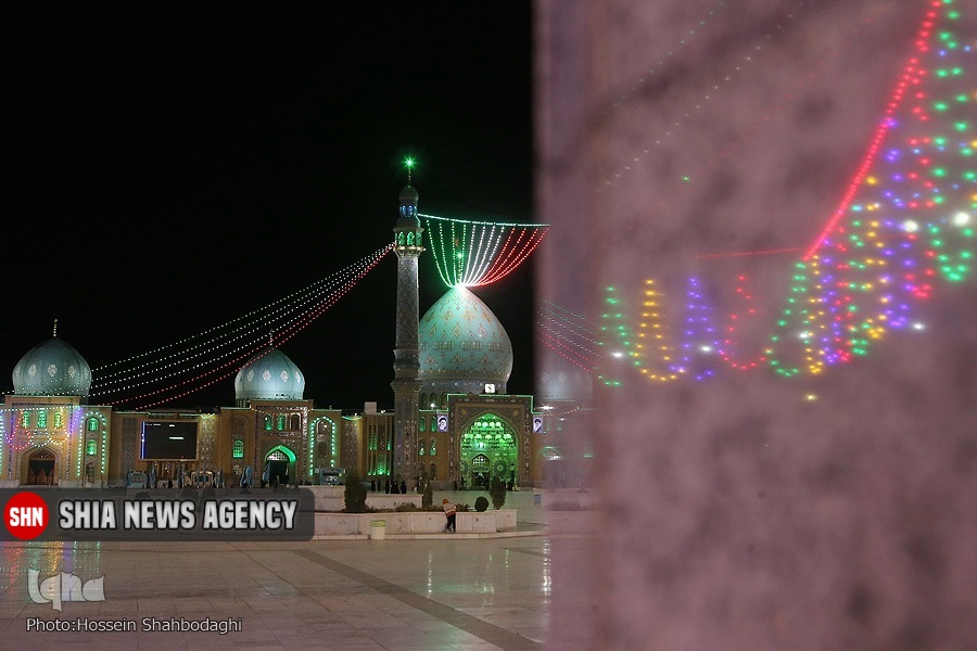 چراغانی مسجد جمکران در آستانه میلاد موعود(عج) چراغانی مسجد جمکران در آستانه میلاد موعود(عج)