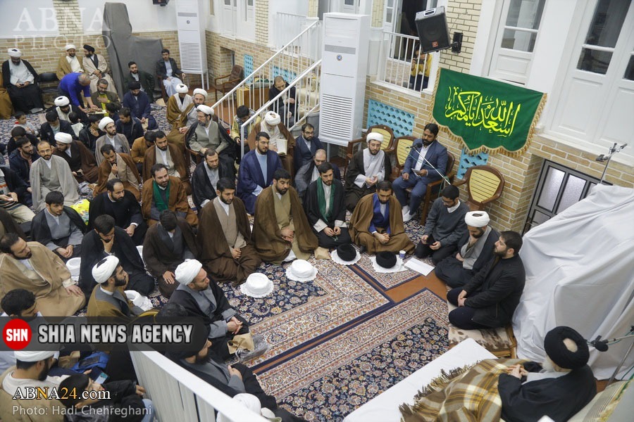 تصاویر | مراسم عمامه گذاری طلاب به مناسبت نیمه شعبان