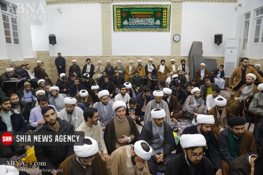 تصاویر | مراسم عمامه گذاری طلاب به مناسبت نیمه شعبان