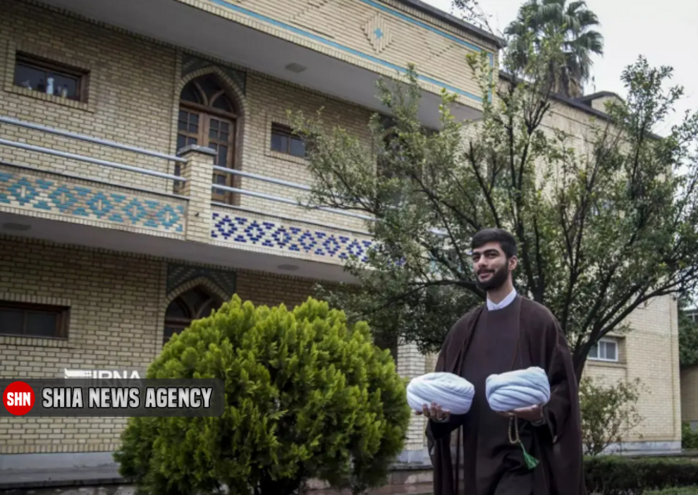تصاویری متفاوت از عمامهگذاری طلاب تصاویری متفاوت از عمامهگذاری طلاب