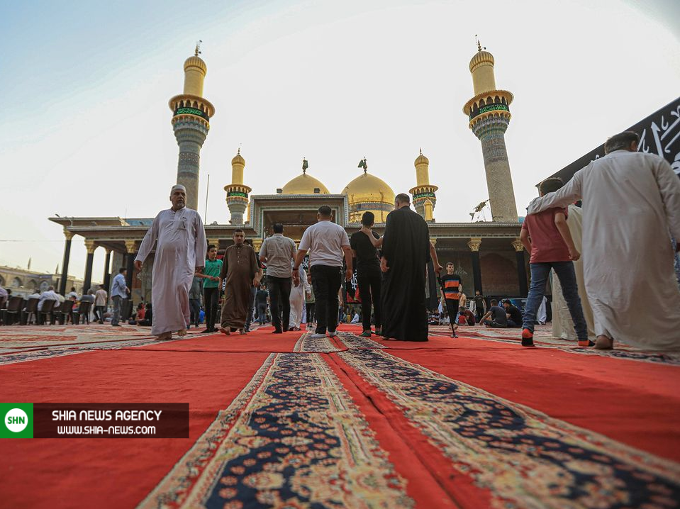 پرچم عزا بر فراز گنبد حرم امامین جوادین(ع) + تصاویر پرچم عزا بر فراز گنبد حرم امامین جوادین(ع) + تصاویر