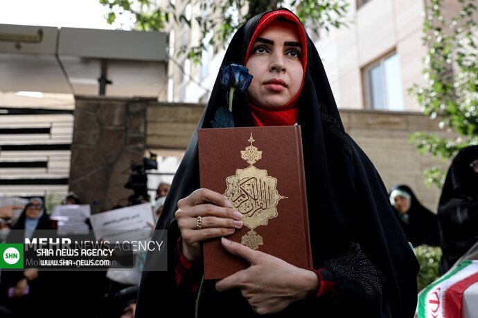 تجمع جامعه قرآنی در مقابل سفارت سوئد تجمع جامعه قرآنی در مقابل سفارت سوئد