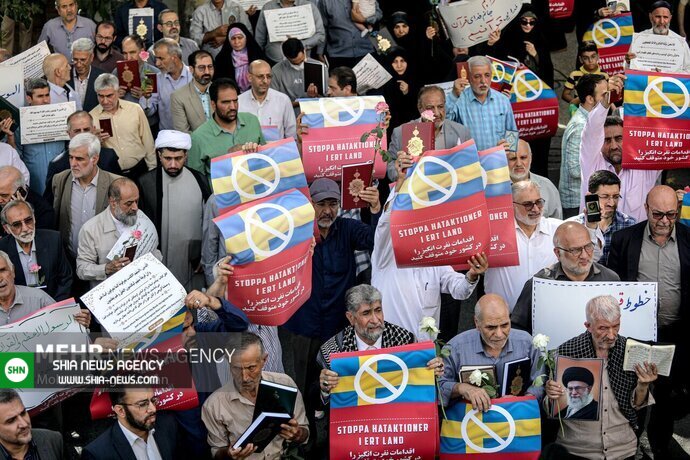 تجمع جامعه قرآنی در مقابل سفارت سوئد