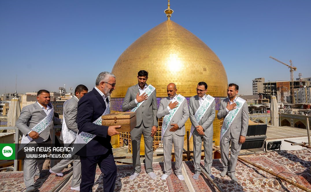 نصب پرچم «من کنت مولاه فهذا علی مولاه» بر فراز ایوان نجف+ تصاویر نصب پرچم «من کنت مولاه فهذا علی مولاه» بر فراز ایوان نجف+ تصاویر