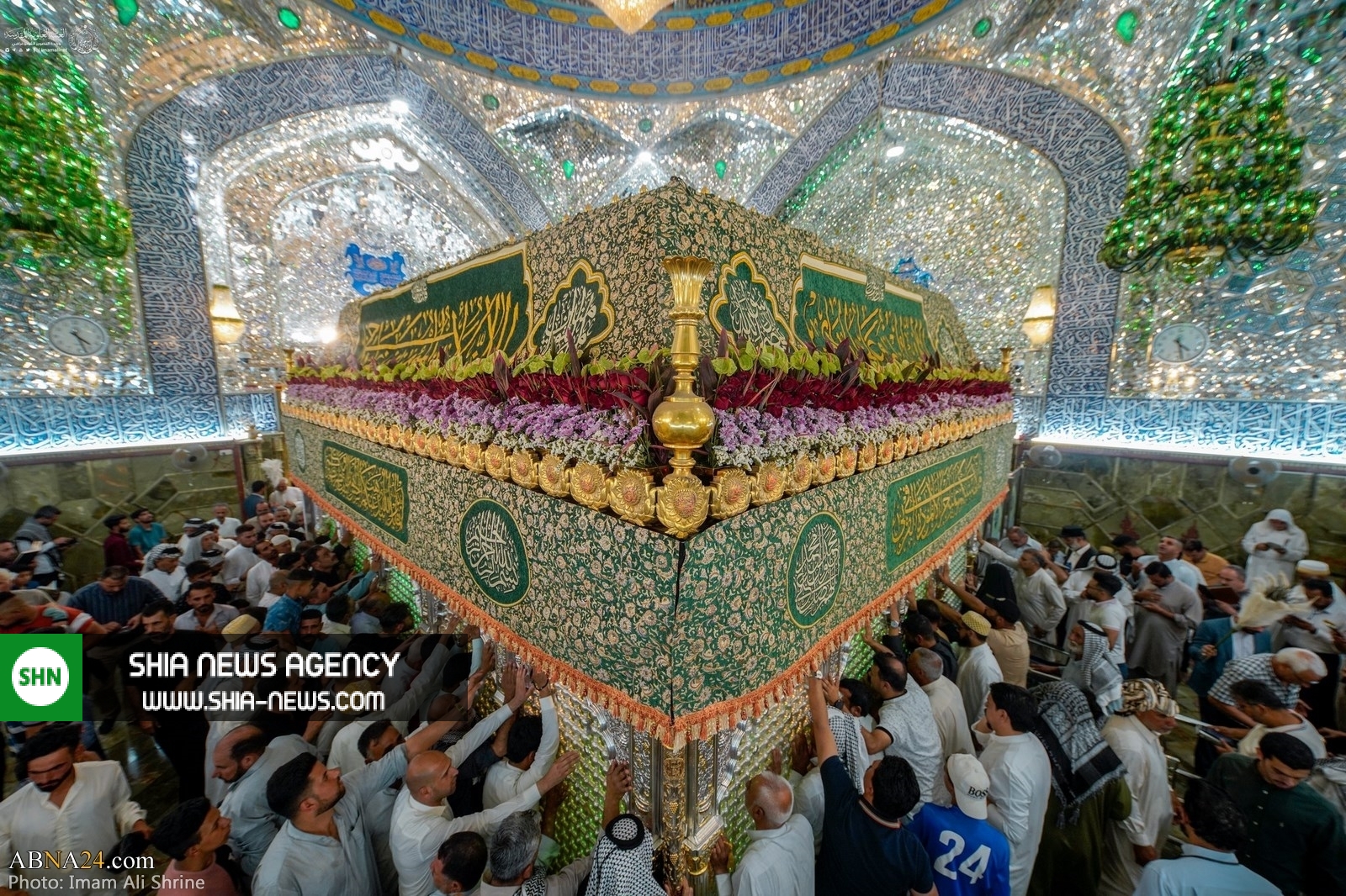 تصاویر/ حرم امیرالمومنین(ع) در شب فرخنده عید غدیر تصاویر/ حرم امیرالمومنین(ع) در شب فرخنده عید غدیر