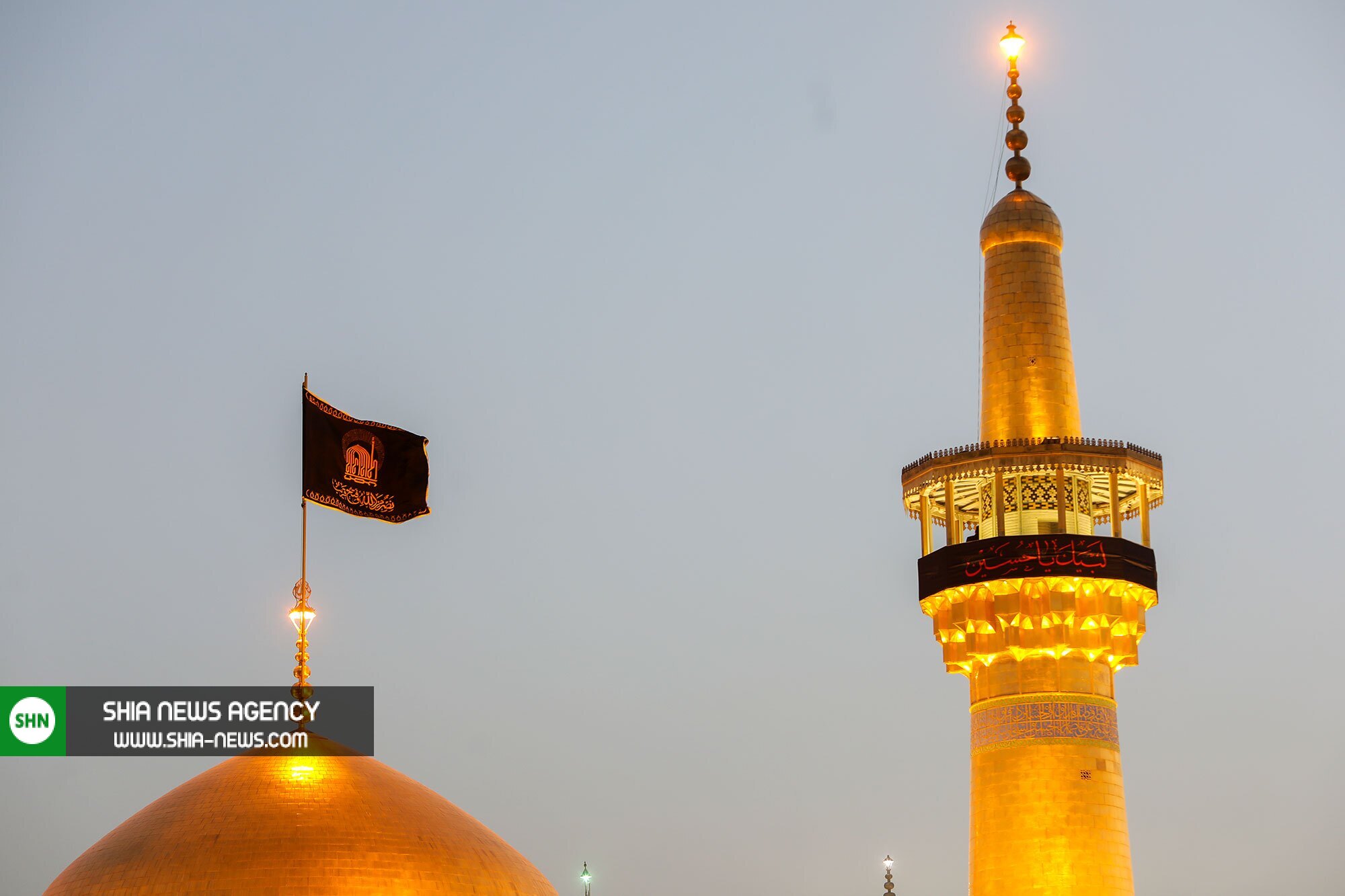 تصاویر/ مراسم تعویض پرچم گنبد حرم امام رضا(ع) به مناسبت آغاز ماه محرم تصاویر/ مراسم تعویض پرچم گنبد حرم امام رضا(ع) به مناسبت آغاز ماه محرم