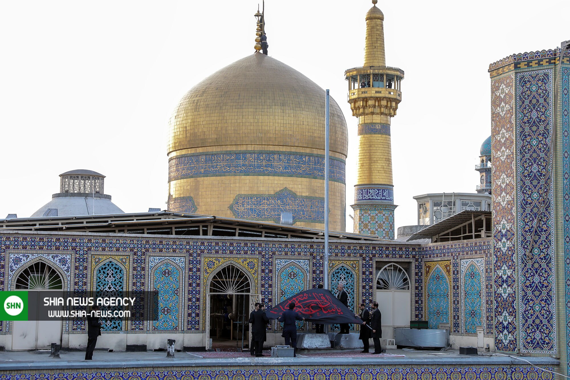 تصاویر/ مراسم تعویض پرچم گنبد حرم امام رضا(ع) به مناسبت آغاز ماه محرم تصاویر/ مراسم تعویض پرچم گنبد حرم امام رضا(ع) به مناسبت آغاز ماه محرم