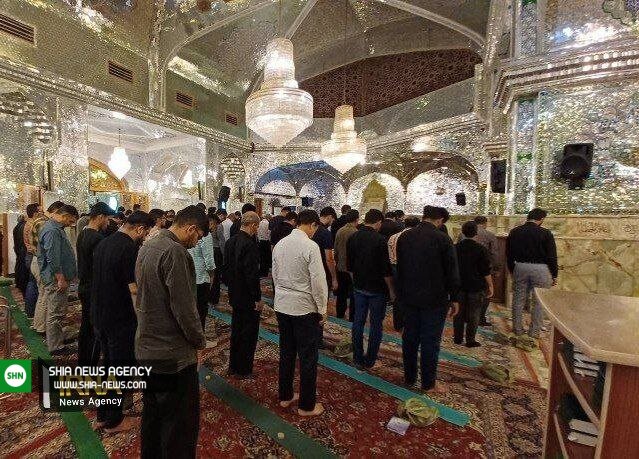 عکسی از نماز صبح زائران شاهچراغ پس از حمله خونین عکسی از نماز صبح زائران شاهچراغ پس از حمله خونین