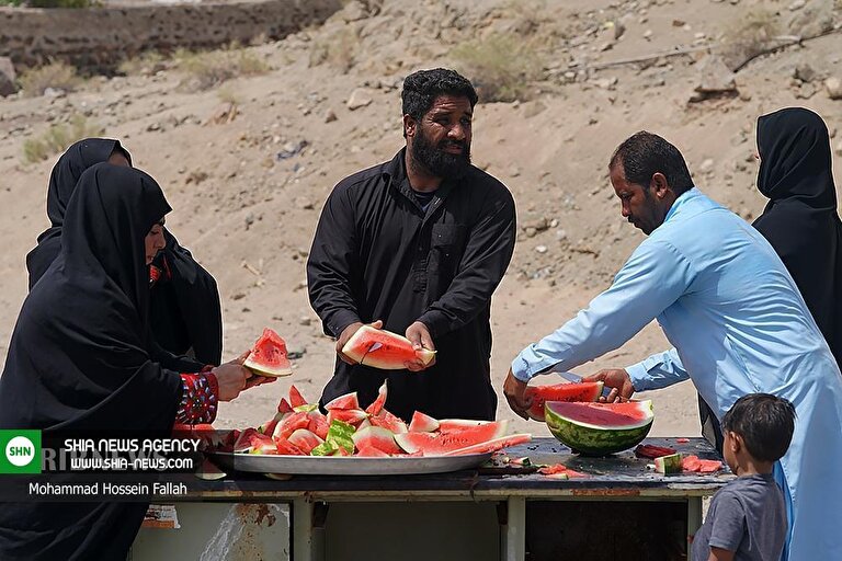 تصاویر/ پذیرایی از عزاداران حسینی در سیستان و بلوچستان تصاویر/ پذیرایی از عزاداران حسینی در سیستان و بلوچستان