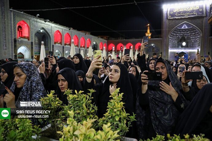 تصاویر/ مراسم شام غریبان حسینی در حرم رضوی تصاویر/ مراسم شام غریبان حسینی در حرم رضوی