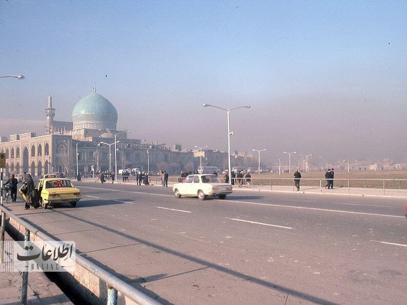 اطراف حرم امام رضا سال ۱۳۵۶ (عکس)