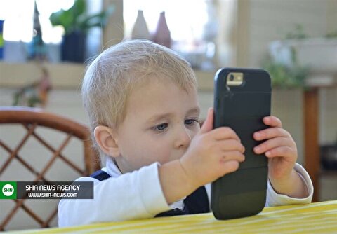 عوارض خطرناک تلفن همراه برای کودکان 1 تا 4 ساله