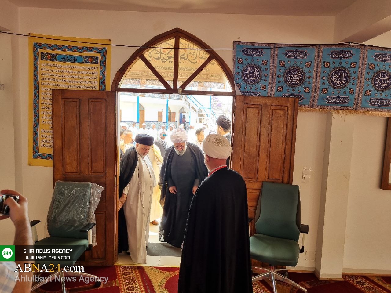 گزارش تصویری | بازدید نماینده آیت الله سیستانی و دبیرکل مجمع جهانی اهلبیت (ع) از دارالحمکه ماداگاسکار گزارش تصویری | بازدید نماینده آیت الله سیستانی و دبیرکل مجمع جهانی اهلبیت (ع) از دارالحمکه ماداگاسکار