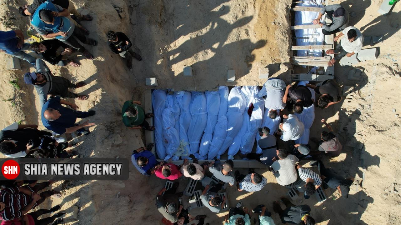 تصاویر/ دفن فلسطینی‌ها در گور دسته جمعی