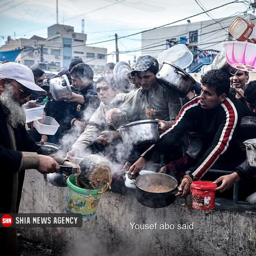 تصاویر/ تجمع آوارگان غزه برای به دست آوردن غذا تصاویر/ تجمع آوارگان غزه برای به دست آوردن غذا