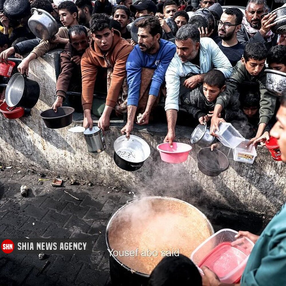 تصاویر/ تجمع آوارگان غزه برای به دست آوردن غذا تصاویر/ تجمع آوارگان غزه برای به دست آوردن غذا