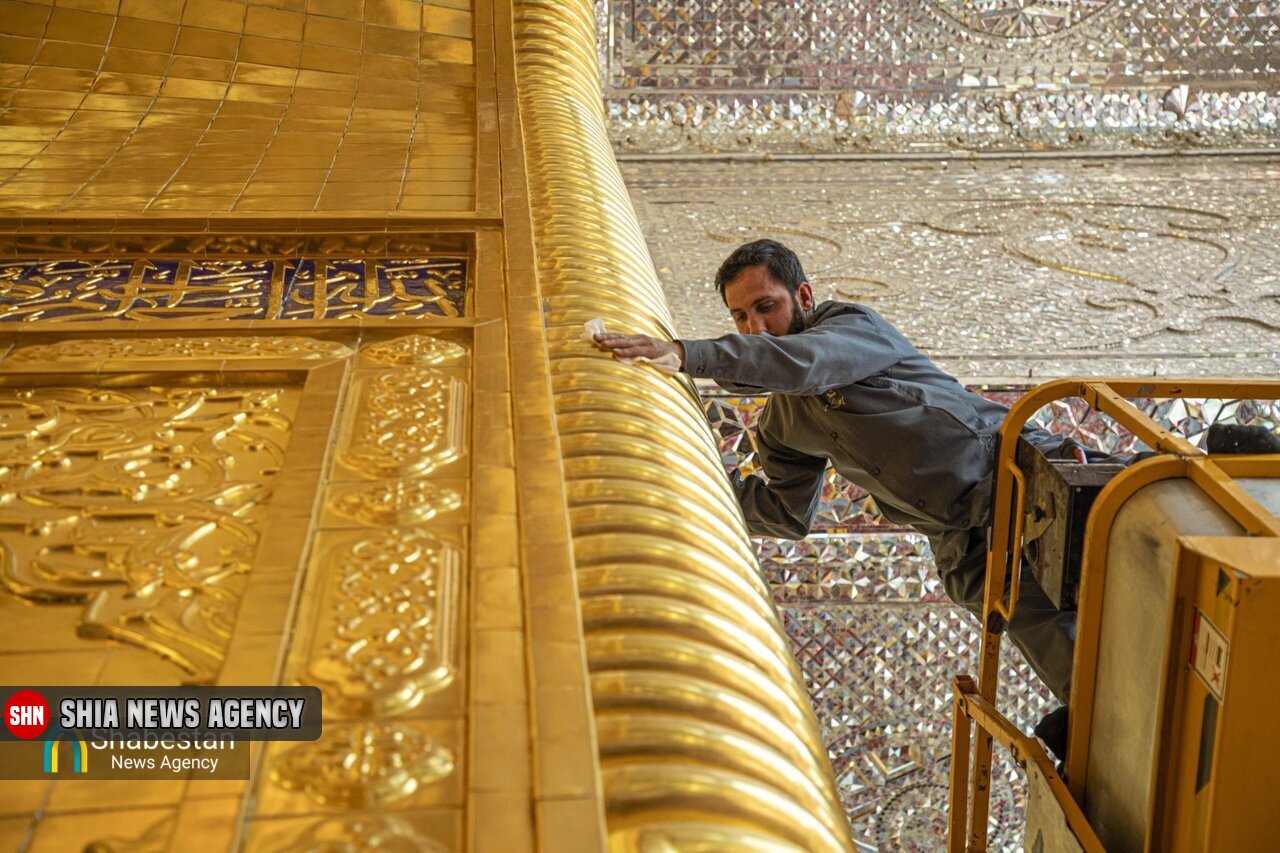 غباروبی ضریح ابالفضل العباس(ع) پس از ماه رمضان + تصاویر