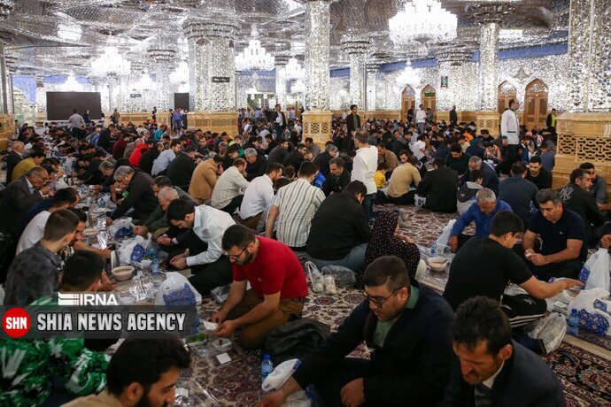 سفره اکرام رضوی در شب ولادت امام حسن مجتبی (ع) سفره اکرام رضوی در شب ولادت امام حسن مجتبی (ع)
