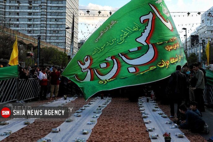 تصاویر/ سفره افطاری ۶ کیلومتری در مشهد تصاویر/ سفره افطاری ۶ کیلومتری در مشهد