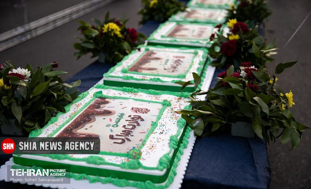 تصاویر جالب از کیک ۲ تنی تهرانی ها برای تولد امام حسن(ع)