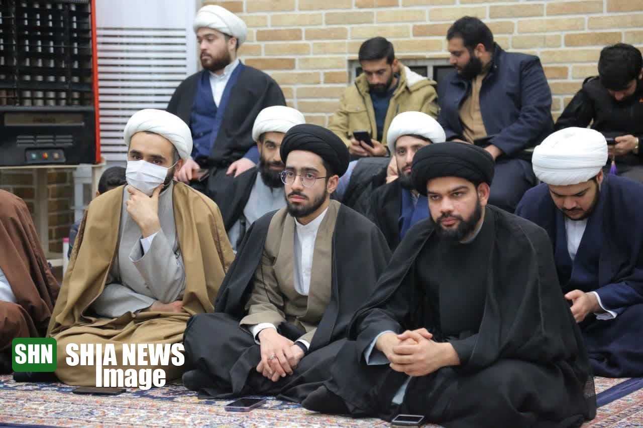 عمامه گذاری طلاب در شب میلاد حضرت زهرا (س) توسط آیت الله شبیری زنجانی عمامه گذاری طلاب در شب میلاد حضرت زهرا (س) توسط آیت الله شبیری زنجانی