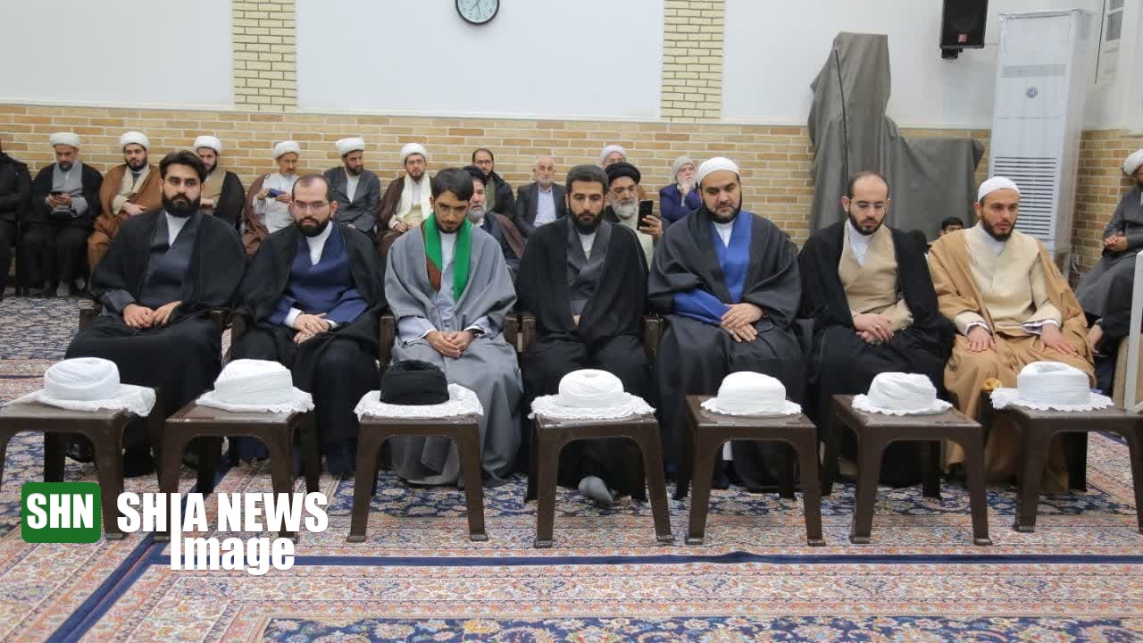 عمامه گذاری طلاب در شب میلاد حضرت زهرا (س) توسط آیت الله شبیری زنجانی عمامه گذاری طلاب در شب میلاد حضرت زهرا (س) توسط آیت الله شبیری زنجانی