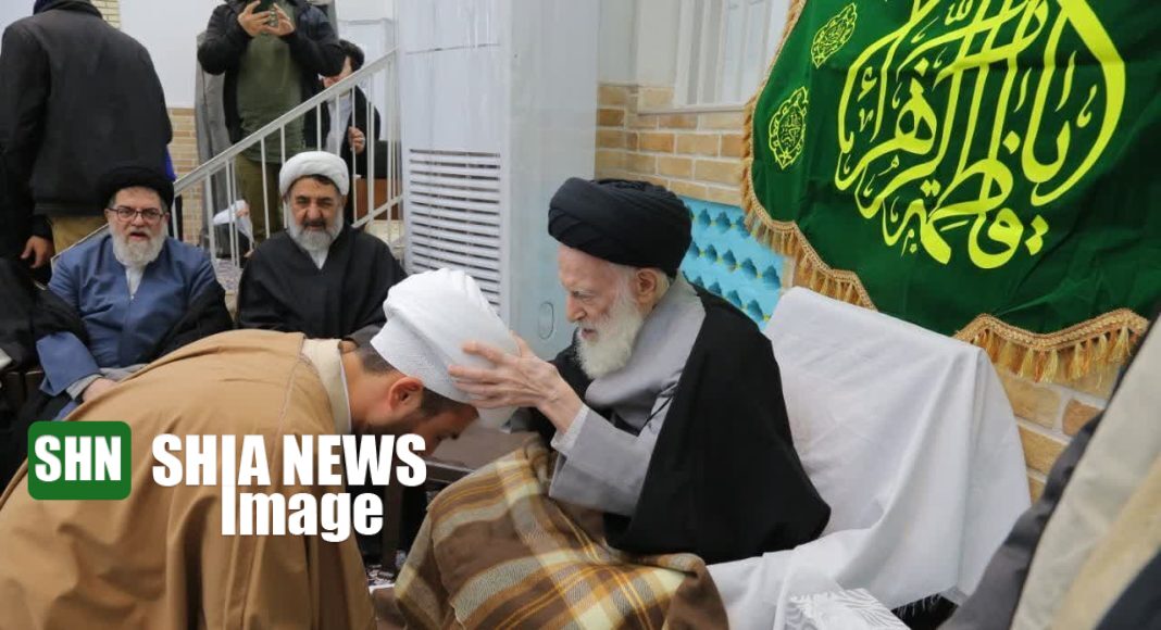 عمامه گذاری طلاب در شب میلاد حضرت زهرا (س) توسط آیت الله شبیری زنجانی عمامه گذاری طلاب در شب میلاد حضرت زهرا (س) توسط آیت الله شبیری زنجانی