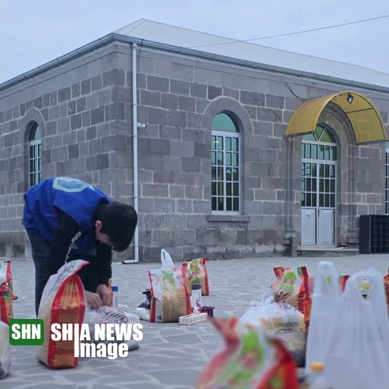 تصاویر | کمک شیعیان گرجستان به خانوادههای نیازمند تصاویر | کمک شیعیان گرجستان به خانوادههای نیازمند