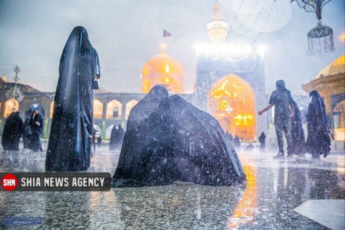 حال و هوای زائران امام رضا (ع) زیر بارش باران
