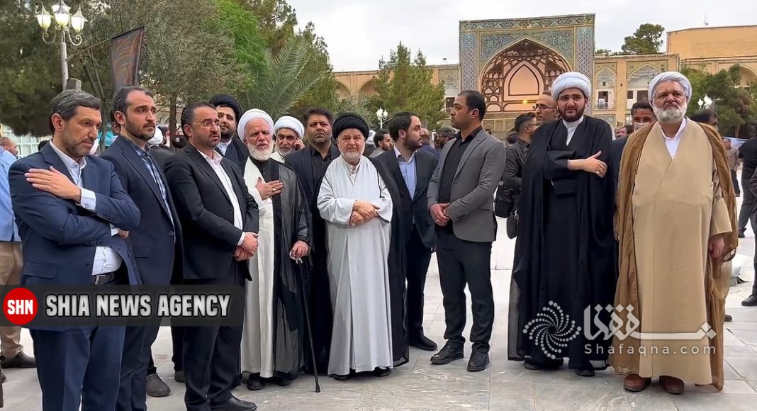 فیلم / حضور نماینده تام الاختیار آیت الله سیستانی در مراسم بدرقه پیکر رئیس جمهور و همراهان فیلم / حضور نماینده تام الاختیار آیت الله سیستانی در مراسم بدرقه پیکر رئیس جمهور و همراهان