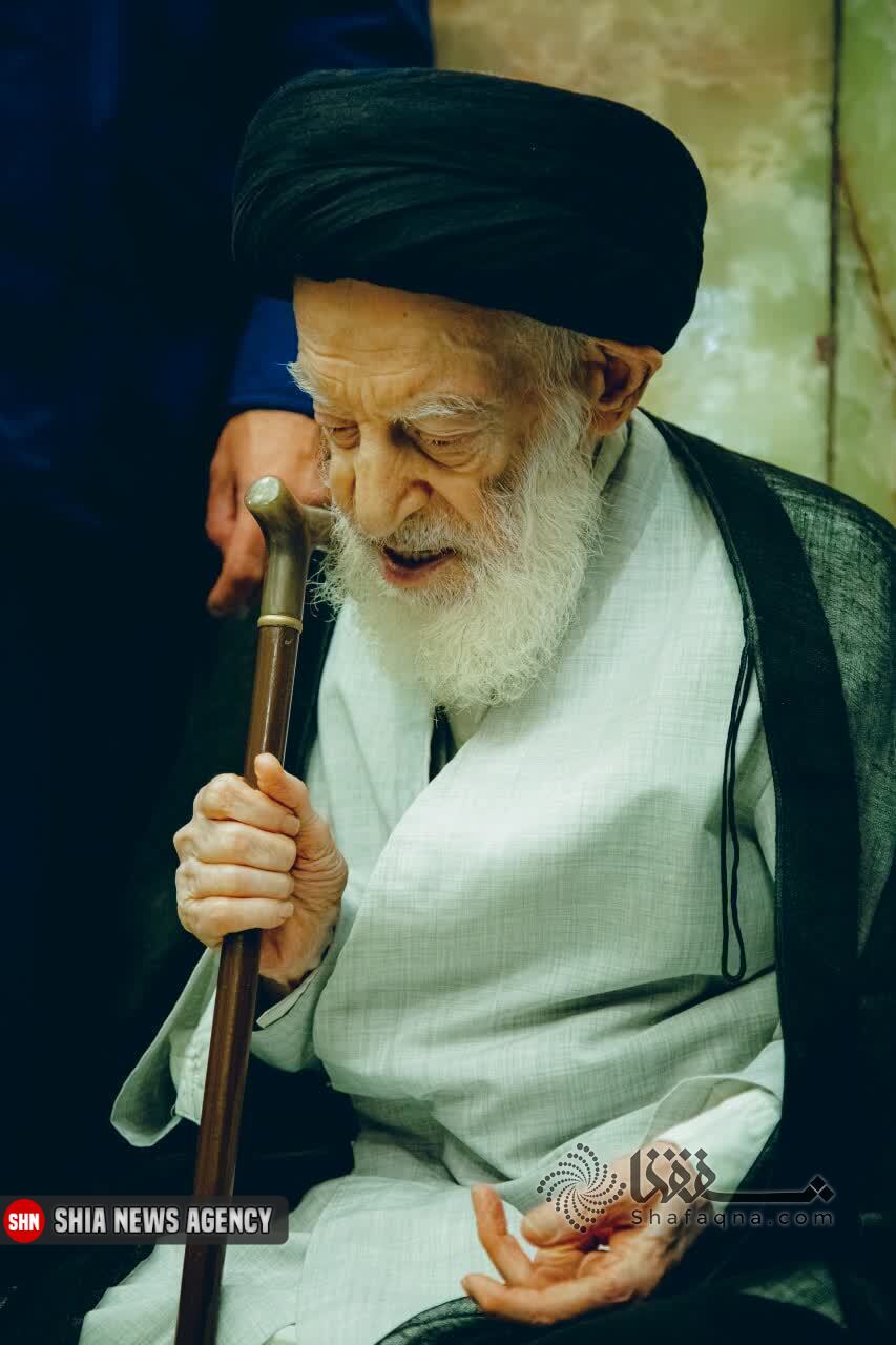 آیت الله شبیری زنجانی در حرم مطهر حضرت معصومه (س) آیت الله شبیری زنجانی در حرم مطهر حضرت معصومه (س)