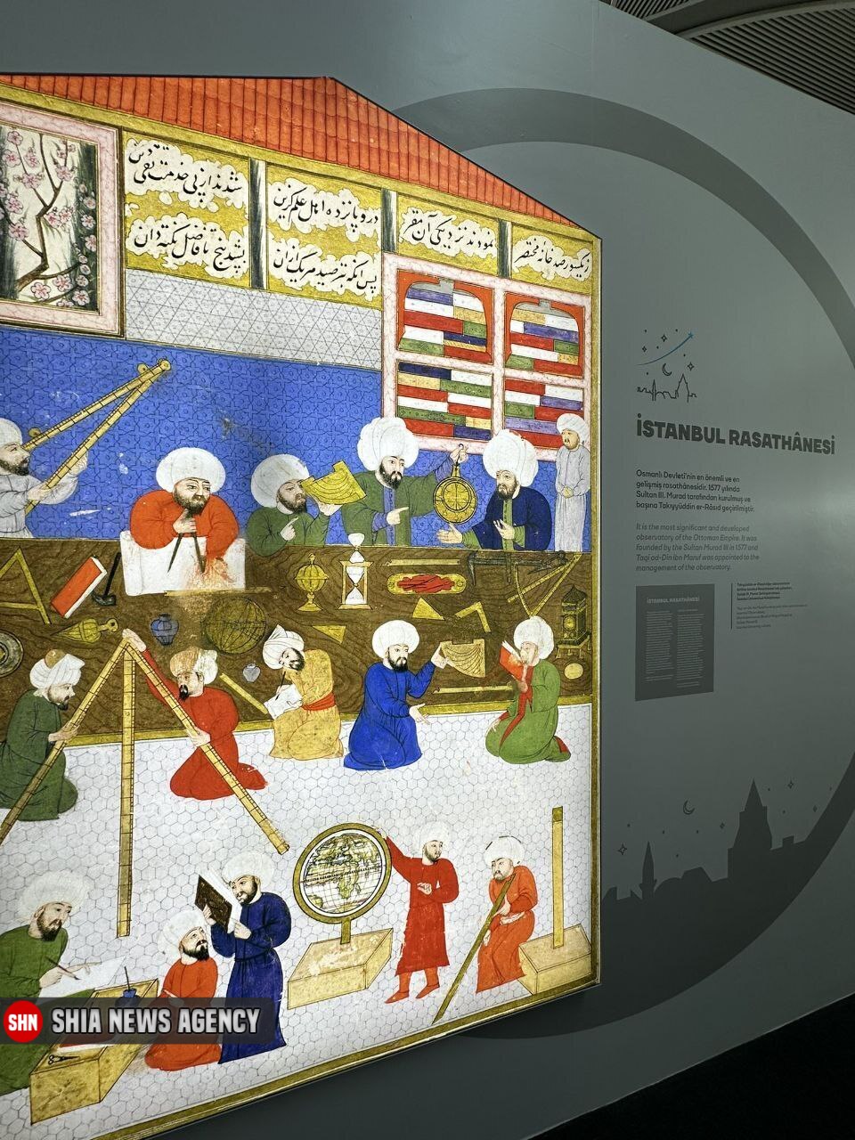 مریم میرزاخانی، خوارزمی و خواجه نصیر در فرودگاه استانبول مریم میرزاخانی، خوارزمی و خواجه نصیر در فرودگاه استانبول