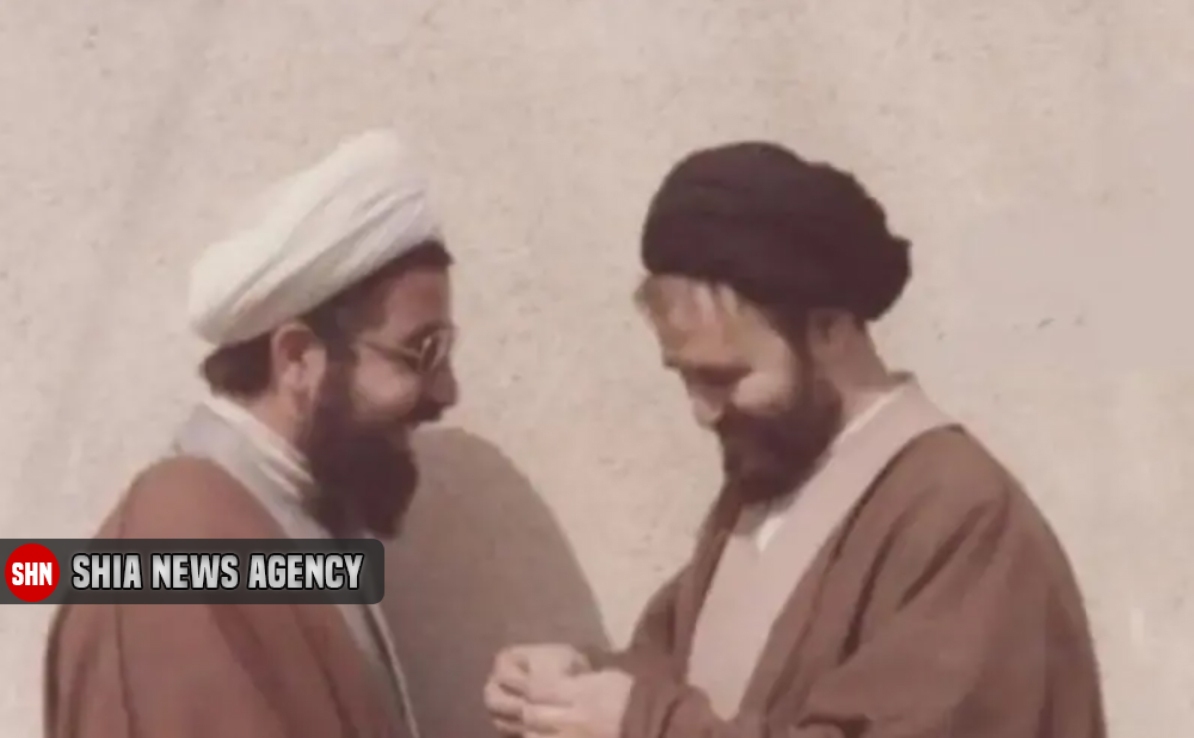 سید احمد خمینی و شیخ حسن روحانی در یک قاب سید احمد خمینی و شیخ حسن روحانی در یک قاب