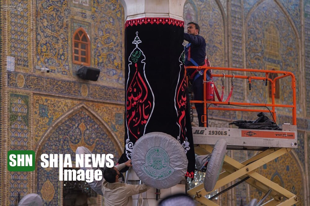 تصاویر/ نصب کتبیههای عزاداری در حرم امیر مؤمنان (ع) تصاویر/ نصب کتبیههای عزاداری در حرم امیر مؤمنان (ع)