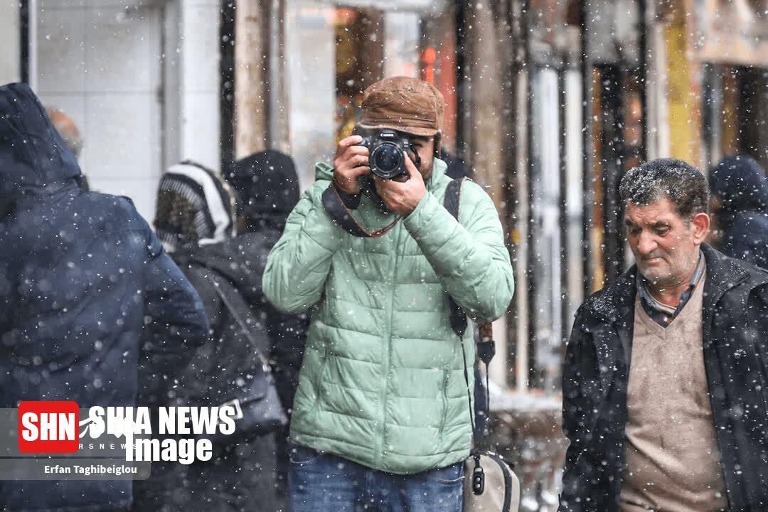عکس | خوشحالی شهروندان زنجانی از بارش برف