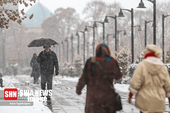 عکس | خوشحالی شهروندان زنجانی از بارش برف