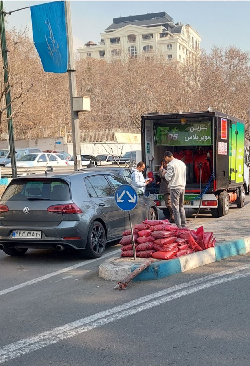 اولین تصویر از فروش بنزین سوپر وارداتی در تهران اولین تصویر از فروش بنزین سوپر وارداتی در تهران