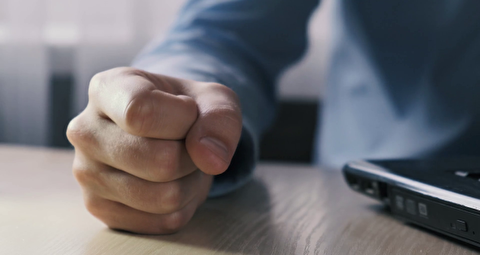 اَلْإِلْحَاحُ دَاعِيَةُ اَلْحِرْمَان | پافشارى کردن به محروم...