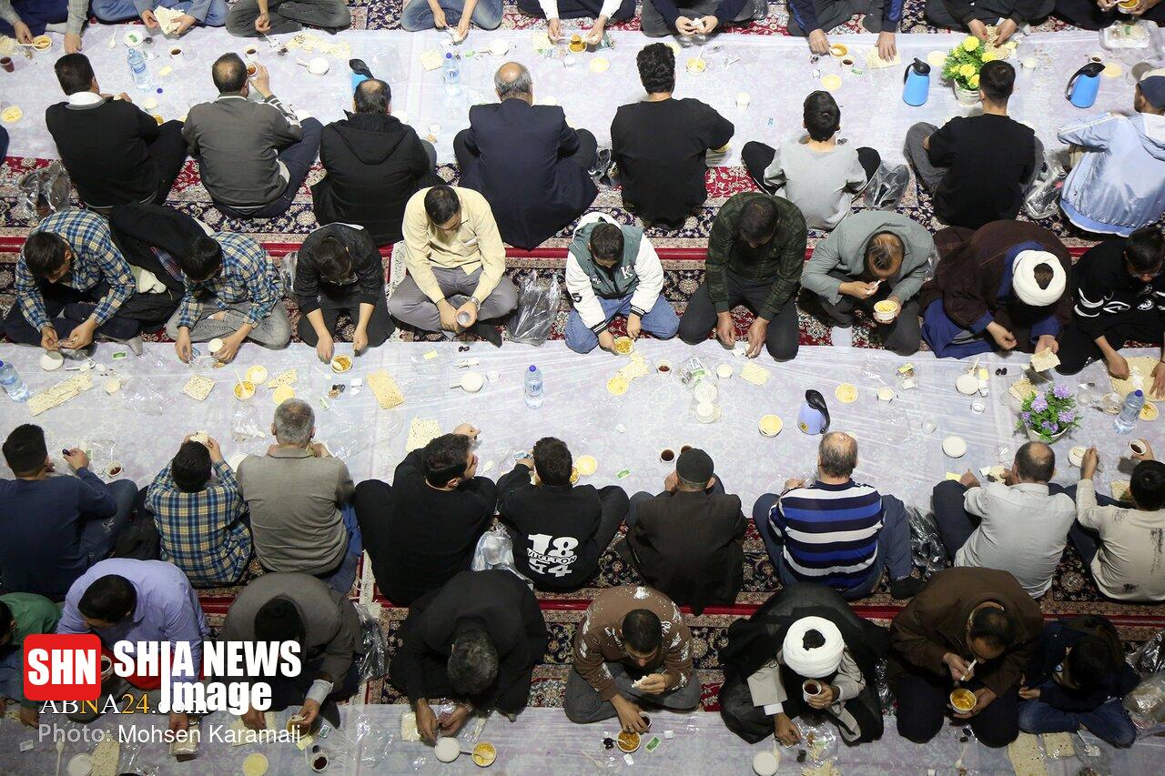 ضیافت افطار در حرم حضرت فاطمه معصومه(س) ضیافت افطار در حرم حضرت فاطمه معصومه(س)