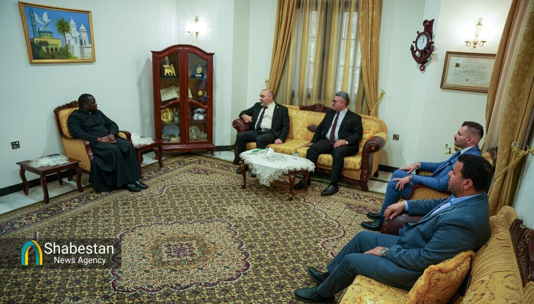 بازدید یک هیئت از آستان مقدس امام حسین(ع) از سفارت واتیکان بازدید یک هیئت از آستان مقدس امام حسین(ع) از سفارت واتیکان