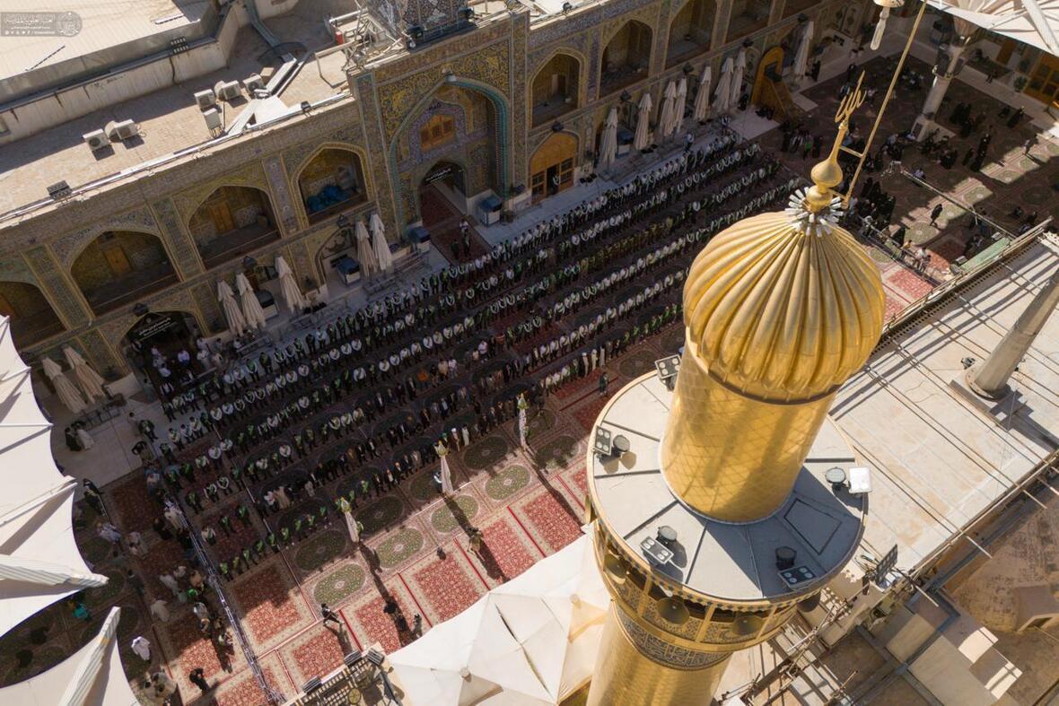 اهدای پرچم‌های عید غدیر به حرم امیرالمومنین (ع)