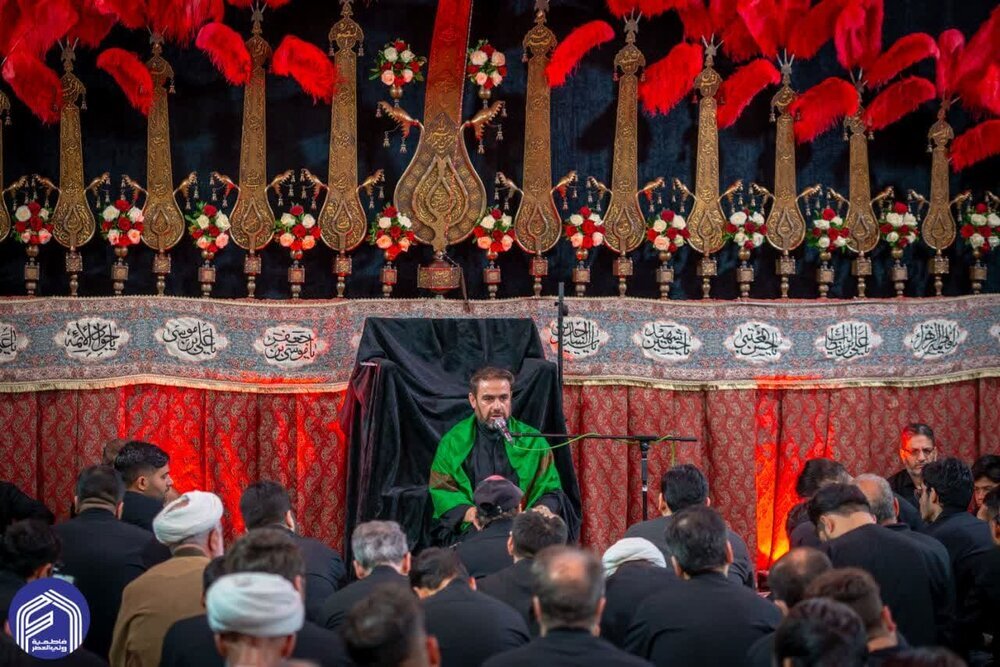 تصاویر/ مراسم عزاداری روز عاشورا با حضور آیت الله وحید خراسانی