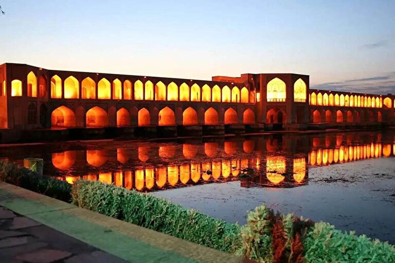 تصویری از پل خواجو اصفهان در زمان قدیم