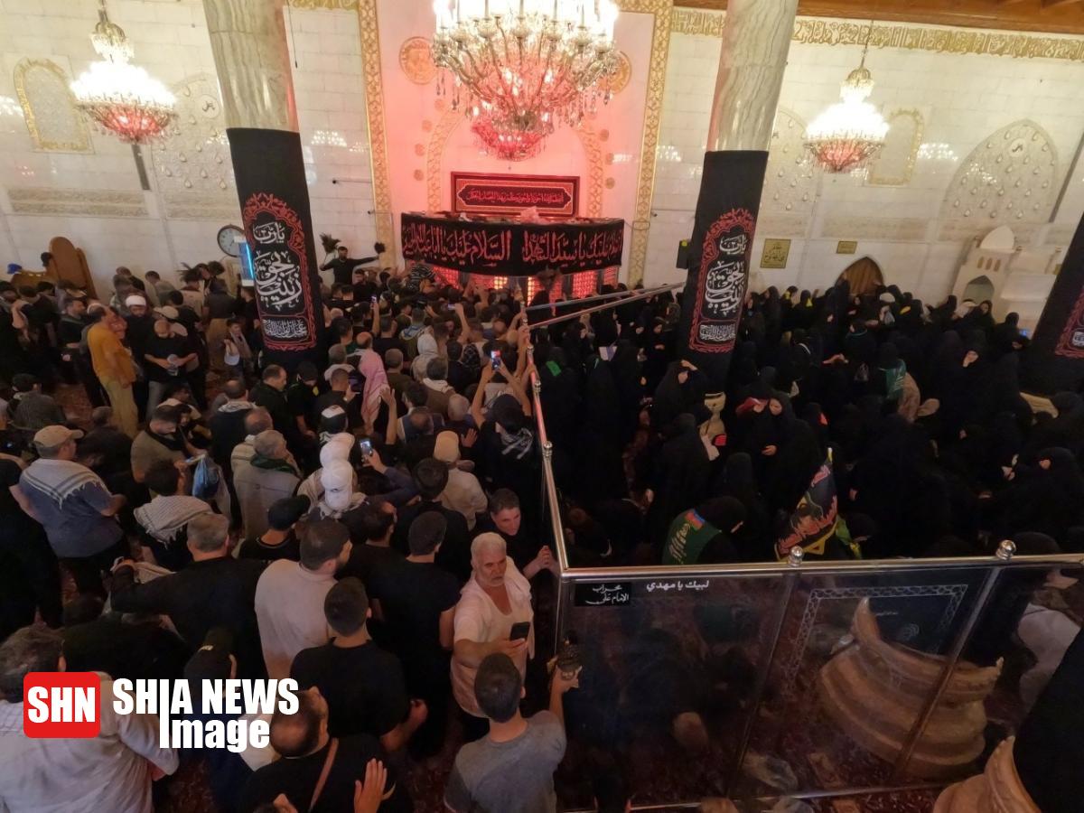 حضور هزاران زائر اربعین حسینی در مسجد کوفه حضور هزاران زائر اربعین حسینی در مسجد کوفه