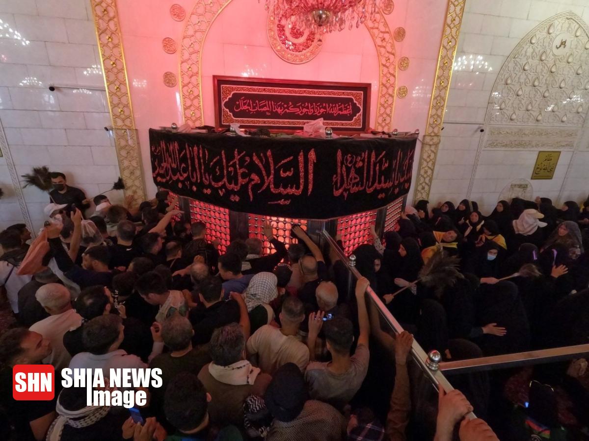 حضور هزاران زائر اربعین حسینی در مسجد کوفه حضور هزاران زائر اربعین حسینی در مسجد کوفه