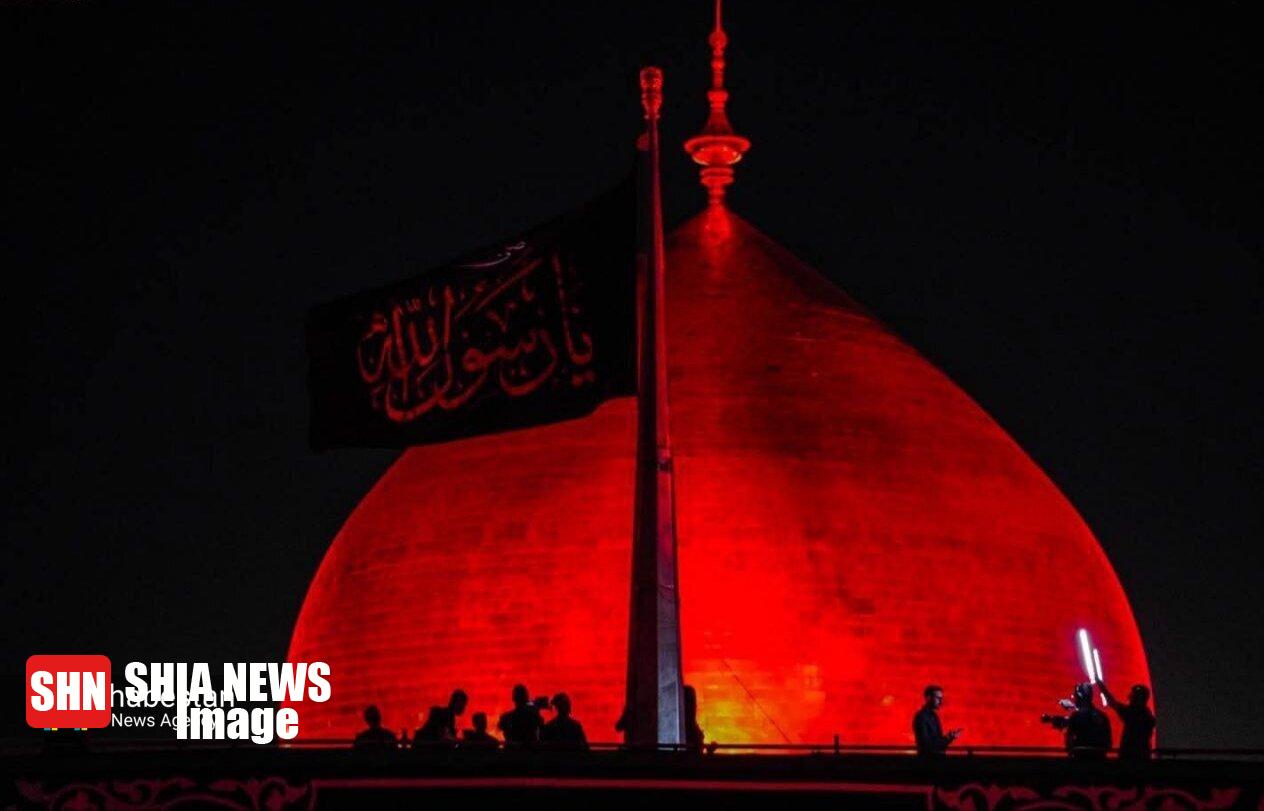 برافراشته شدن پرچم عزا در حرم امیرالمومنین(ع)