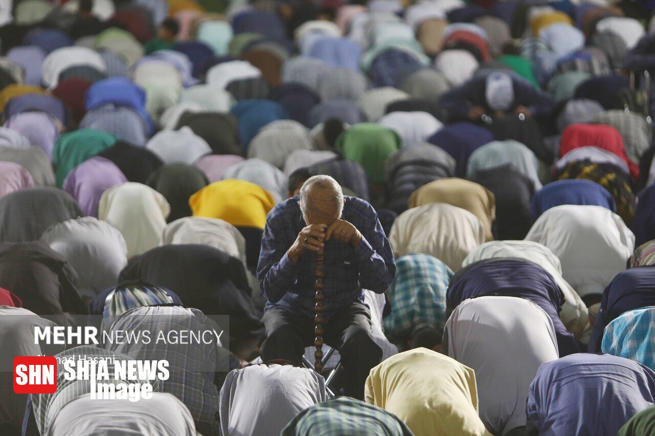 اقامه نماز آیات در حرم امام رضا (ع)