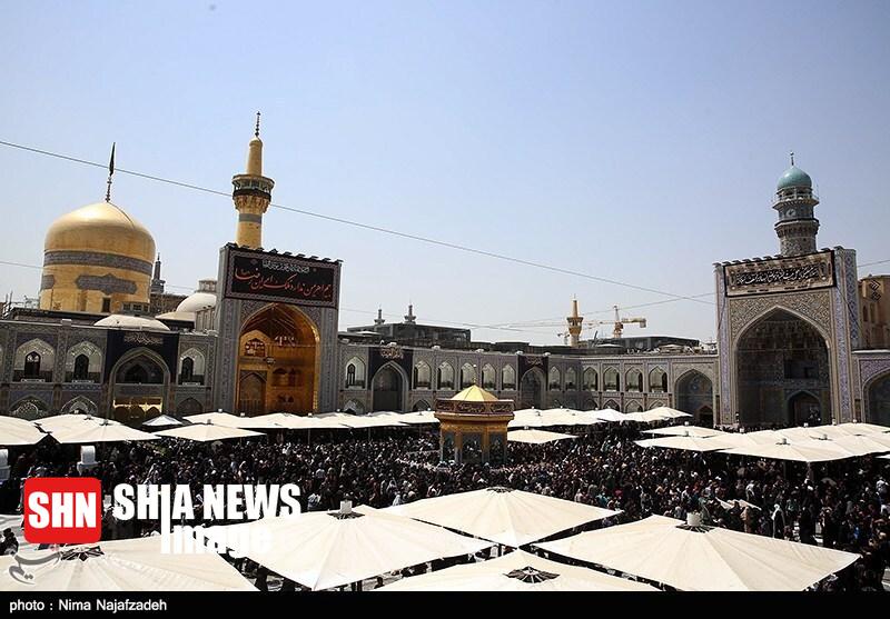 حضور میلیونی زائران در حرم امام رضا(ع)
