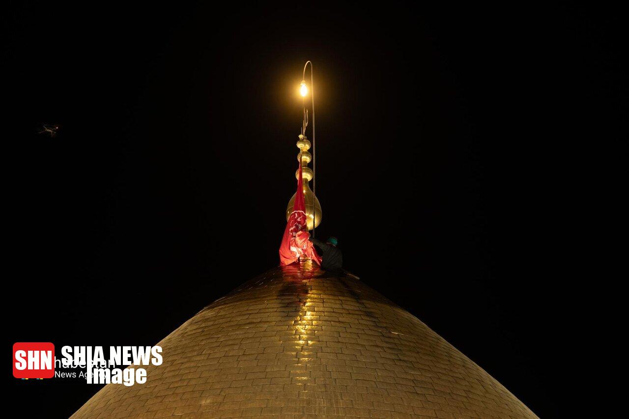 تعویض پرچم گنبد حرم مطهر حضرت ابوالفضل عباس (ع)